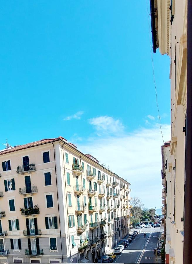 Ca' Mariuccia. Appartamento A Un Passo Dal Mare Savona Exterior foto
