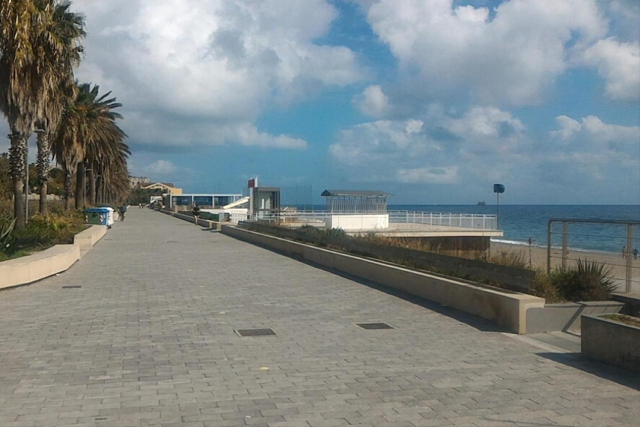 Ca' Mariuccia. Appartamento A Un Passo Dal Mare Savona Exterior foto